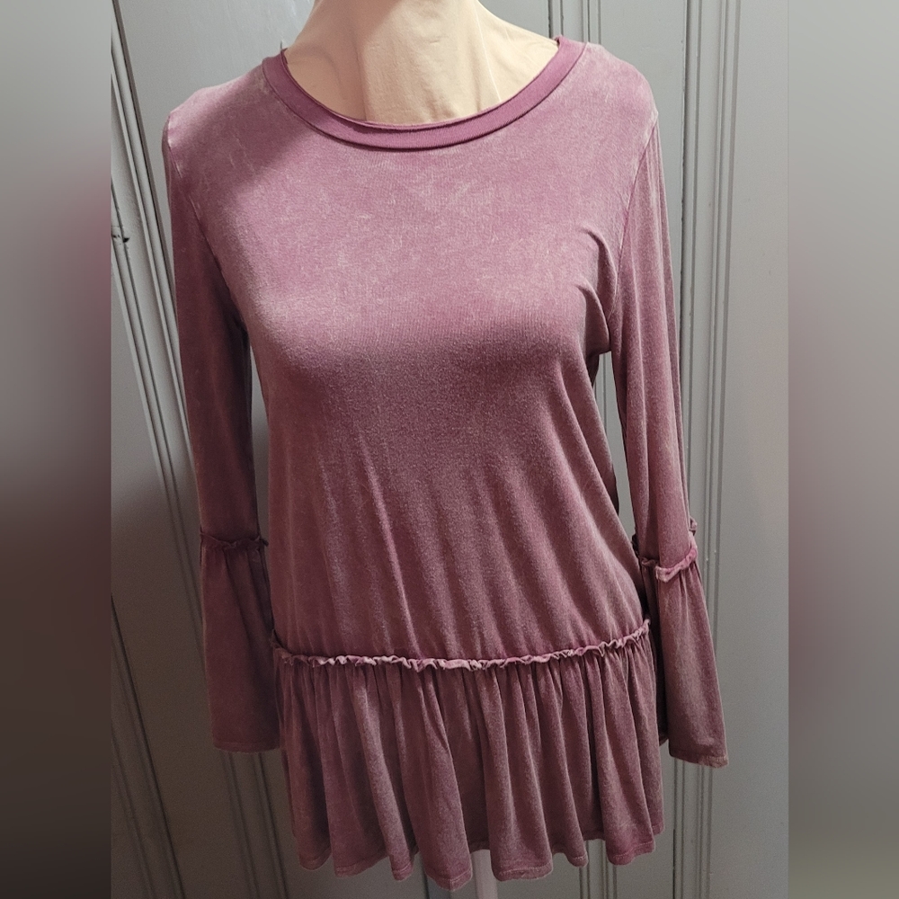 Tea n Rose NWT Long Sleeve Tiered Top Dusty Rose Size Small